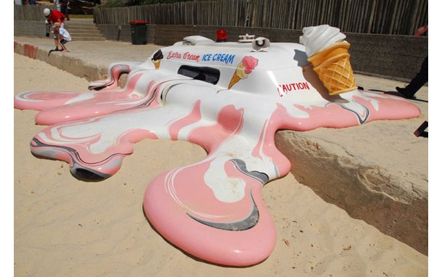 Мороженщик расплавился на пляже