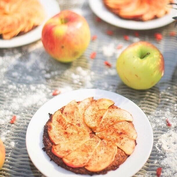 Маша Кравцова: рецепт яблочного тарта без глютена и сахара