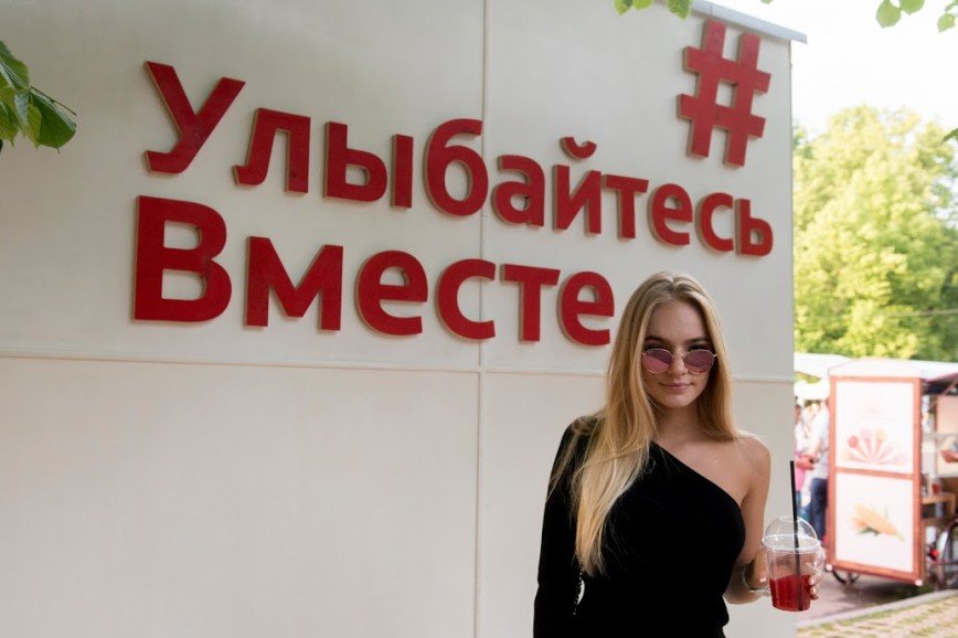 19-летняя дочь Пескова неумело экономит на платьях
