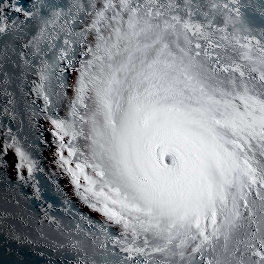 "Он уничтожил остров": появились видео туристов из эпицентра урагана "Ирма" в Доминикане