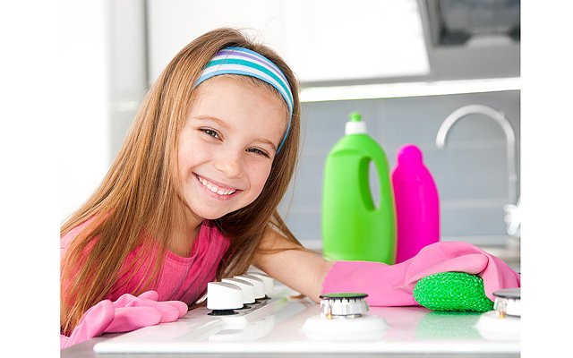 Как приучить ребенка помогать родителям в домашних делах