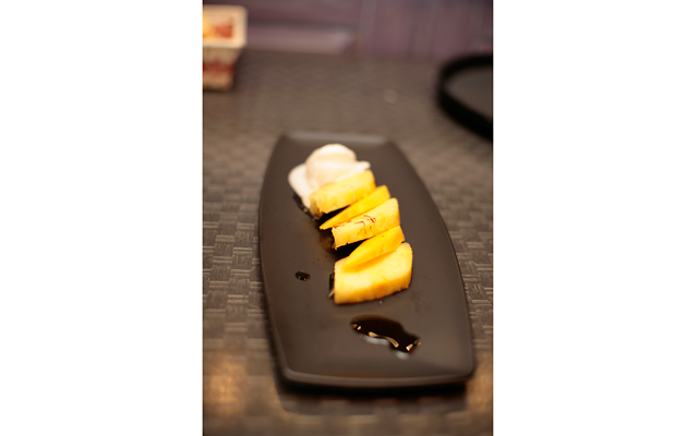 Жареные ананасы с соусом «Эхинацея»