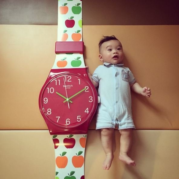 Выиграйте настоящие гигантские часы Swatch Maxi