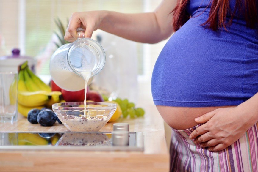Употребление молока и йогурта во время беременности повышает вес плода
