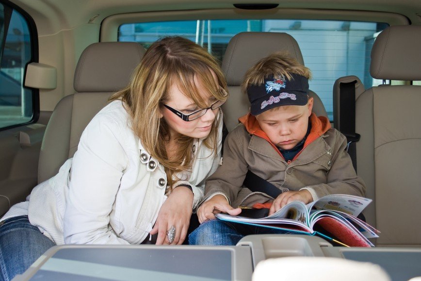 Книги, которые помогут занять ребенка в дороге