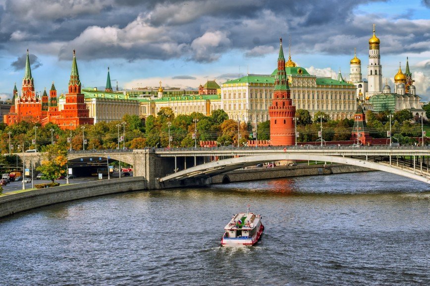 Билеты на речные прогулки по Москве-реке можно купить в интернете