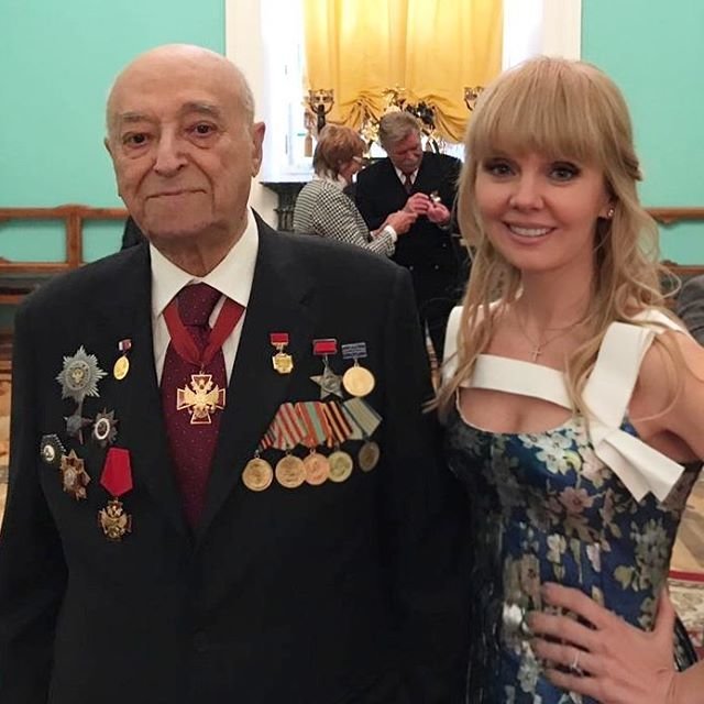 Певица Валерия и Иосиф Пригожин помогают ветеранам