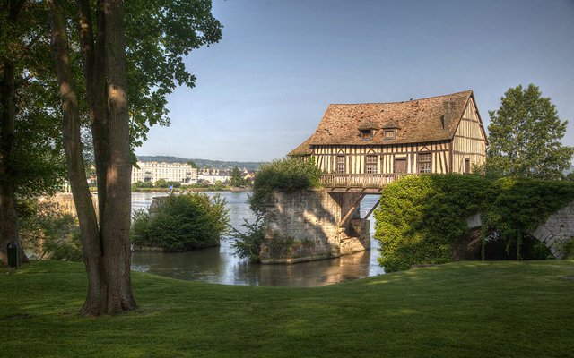 Нормандия: город Вернон и Замок Шато-Гайар