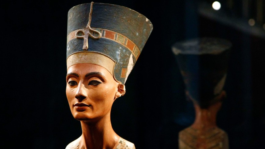 Что на самом деле скрывает высокий головной убор Нефертити