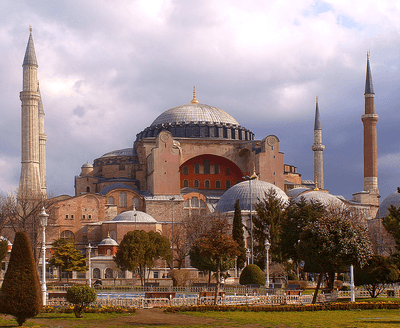 Турция, Стамбул, Собор Святой Софии -бывший патриарший православный собор, впоследствии — мечеть, ныне — музей; всемирно известный памятник византийского зодчества, символ «золотого века» Византии
http://redigo.ru/geo/Middle_East/Turkey/poi/141 tigrenоk