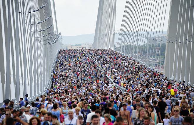 День открытия моста через Золотой Рог.jpg