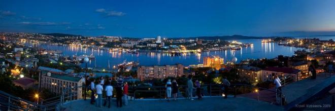 Панорама ночного Владивостока.jpg