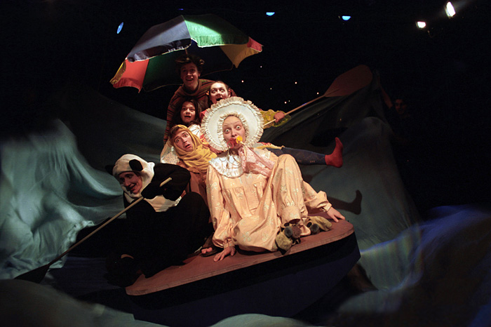 Театр дождей спектакль. Тряпичная кукла театр дождей. Спектакль тряпичная кукла театр дождей. Спектакль тряпичная кукла американский. Тряпичная кукла спектакль театр дождей злодеи.