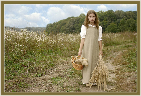 Славянская девушка в поле