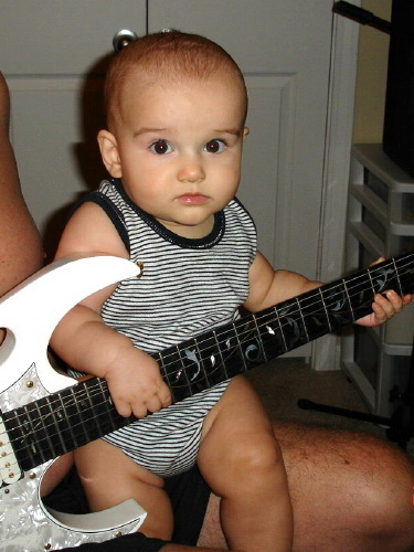 Ждем,что когда-нибудь сын станет рок-музыкантом,как папа;-) Flamengo (РФК)