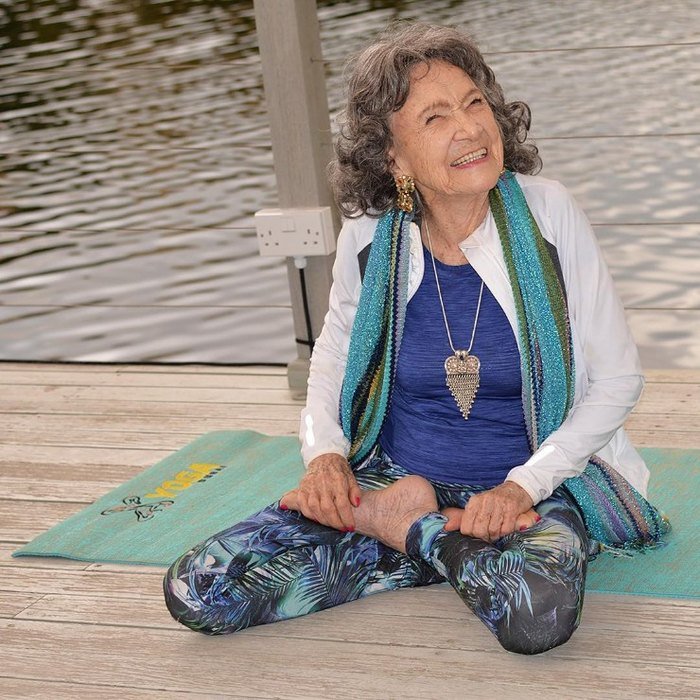 Секреты вечного счастья от 99-летней учительницы йоги
