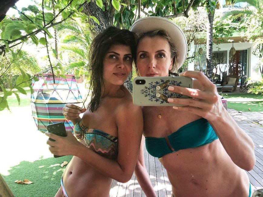 Светлана Бондарчук отдыхает на Бали с бойфрендом и подругой