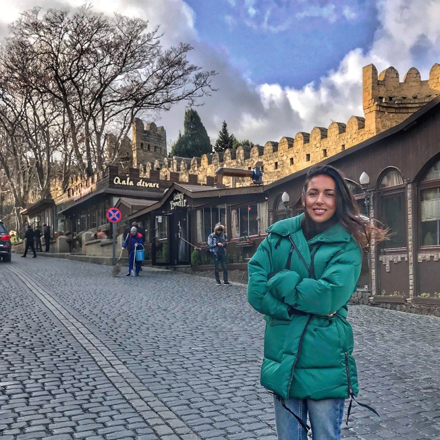 «Какой красивый город!»: Алсу прогулялась по Баку