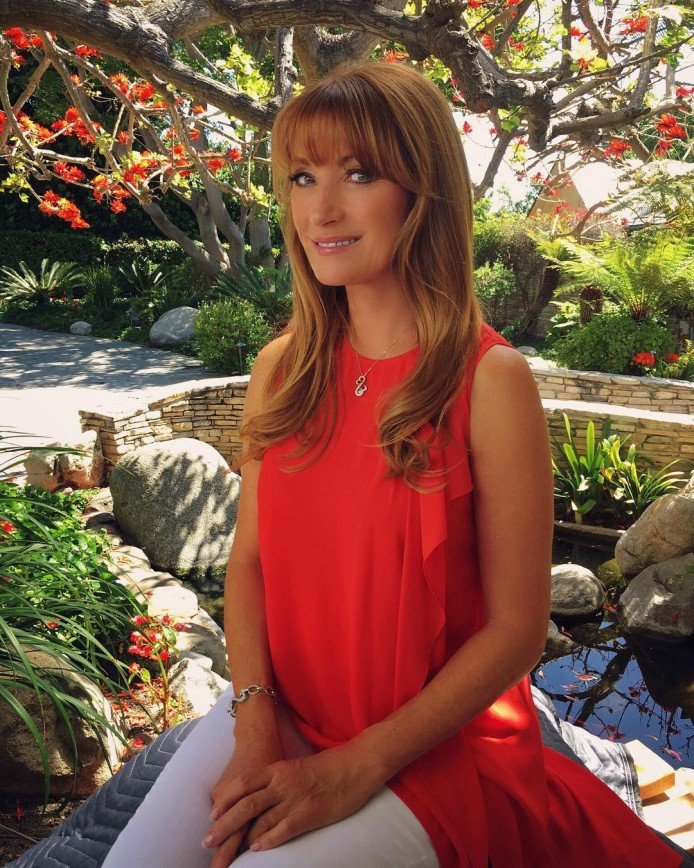 www.instagram.com/janeseymour/?utm_source=ig_embed&utm_campaign=embed_profile_upsell_logged_in_test&action=profilevisit
