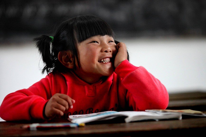 Китайским школьникам приходится учиться в холодную погоду на улице 