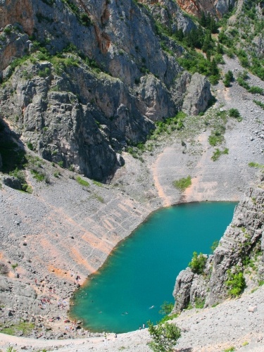 Голубое озеро в Хорватии форелька