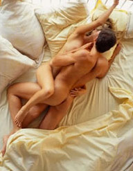 голая девушка и парень на кровати фото фото 109