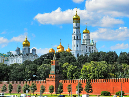 Московский Кремль — древнейшая и центральная часть Москвы на Боровицком холме, на левом берегу реки Москва, один из красивейших архитектурных ансамблей мира. ✷Aстра✷