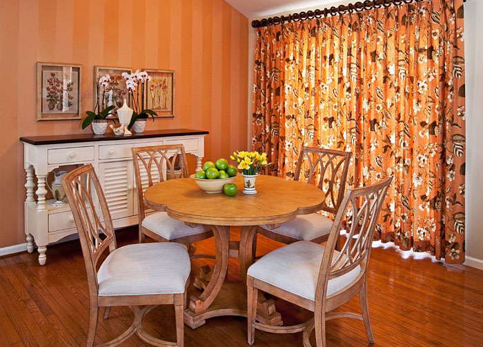 Фейерверк красок: стильная столовая в оранжевых тонах