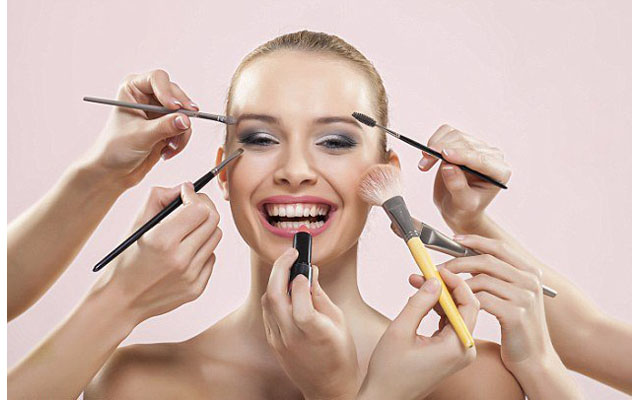 Для женской привлекательности макияж не требуется 