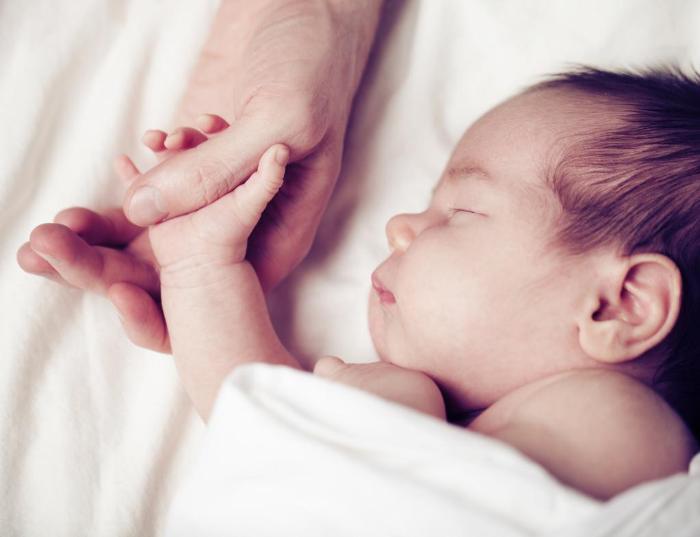 Женщина родила с помощью замороженной в детстве яйцеклетки