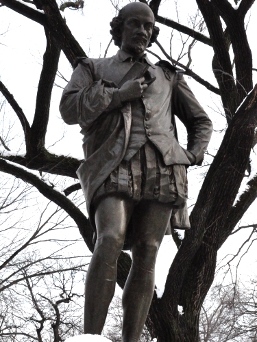 Памятник Вильяму Шекспиру в Центральном парке Нью-Йорка.  kleplandia