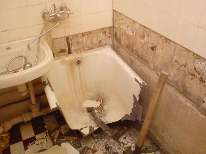 Демонтаж ванной комнаты