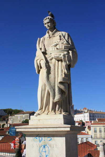 Памятник Св. Винсента в Лиссабоне (Португалия). Св. Винсент объявлен покровителем Лиссабона в 12 веке, его мощи хранятся в Церкви Сан-Висенти-ди-Фора рядом с памятником. Argentina_