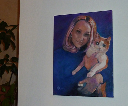 девушка с кошкой на стене мини.jpg