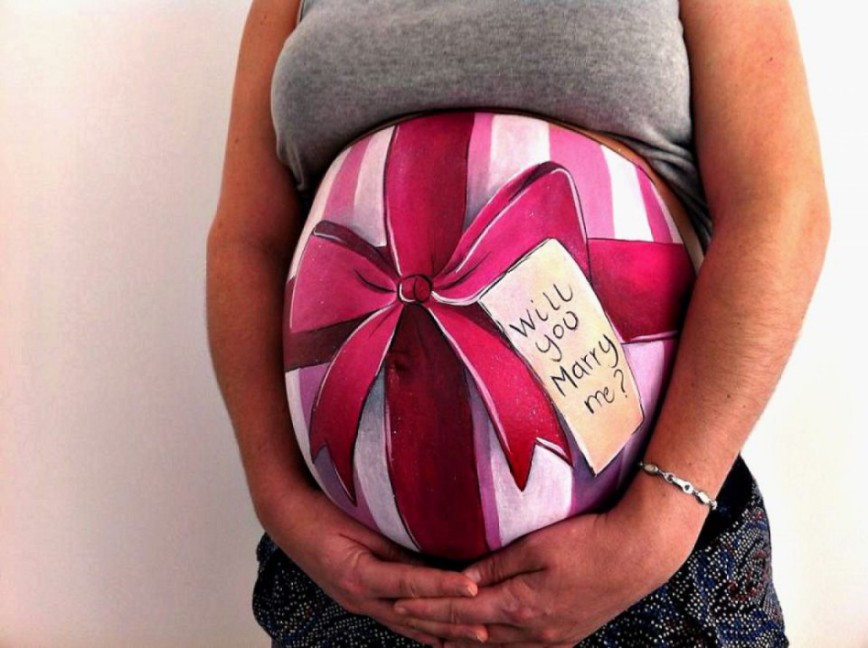Симпатичные рисунки на животах беременных девушек