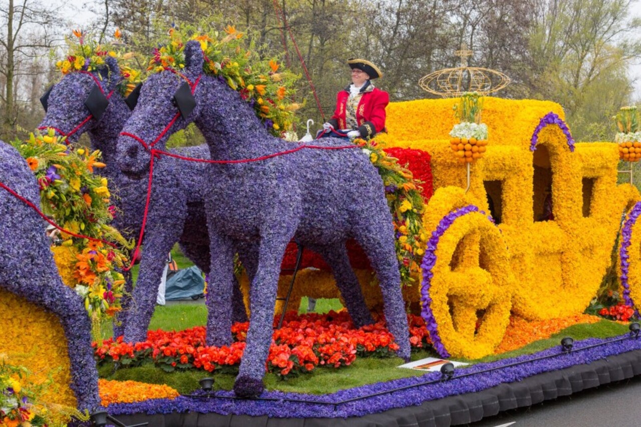 Парад цветов Блуменкорсо 2015 года. 200 лет Королевству.