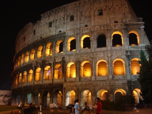 Колизей (от лат. colosseus — громадный, колоссальный) — амфитеатр, одна из самых больших арен, памятник архитектуры Древнего Рима. http://ru.wikipedia.org/wiki/%D0%9A%D0%BE%D0%BB%D0%B8%D0%B7%D0%B5%D0%B9 Astrа.