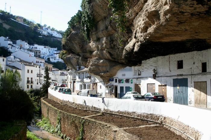  Сетениль де лас Бодегас – город под скалой