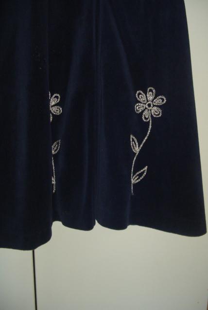 Платье бархатное темно-синее с коротким рукавом цветочек.JPG