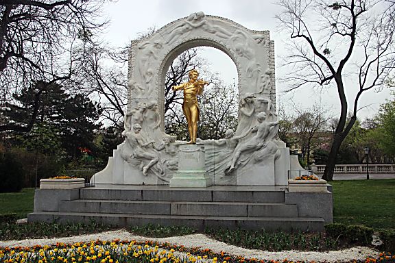 памятник иоганну штраусу в вене