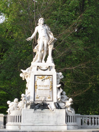 Памятник Моцарту (Mozart-Denkmal) в г.Вена (Австрия) Л@почка
