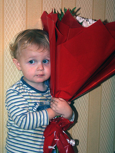 Я тоже хочу поздравить Еву с днём рождения, а лучший подарок - это цветы. Ретро
