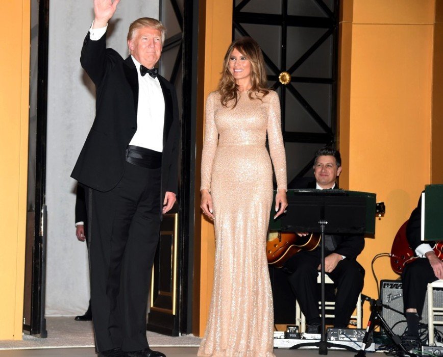 Платье Мелании Трамп на  инаугурацию мужа