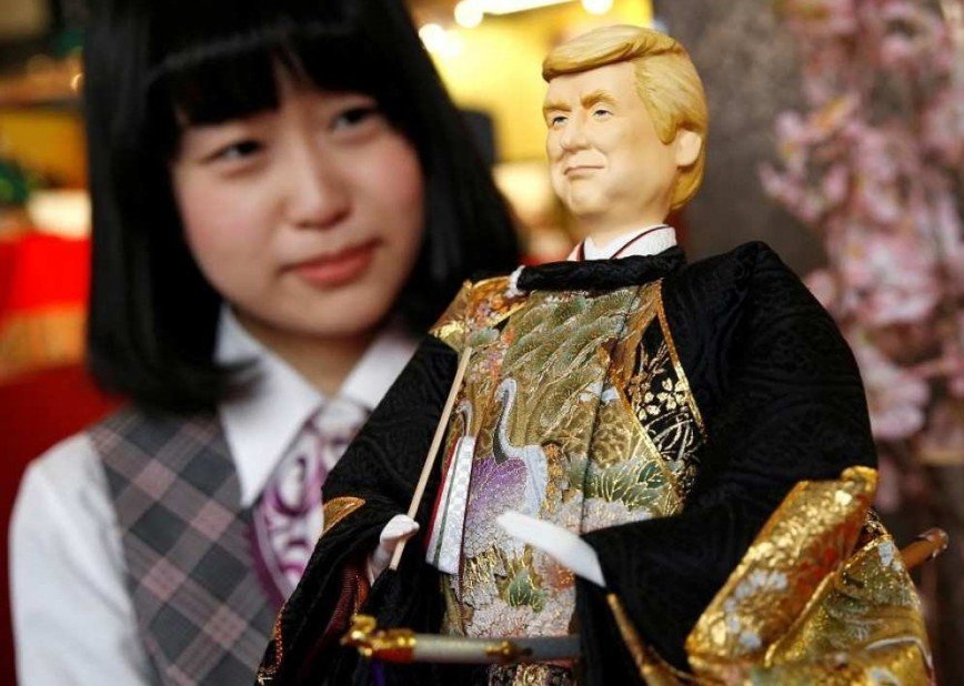 Трамп в кимоно стал куклой