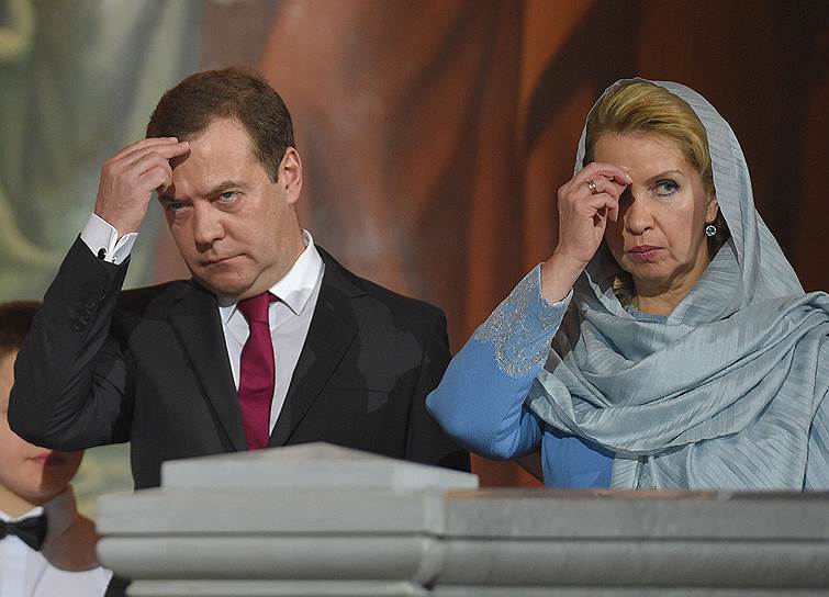 Дмитрий Медведев удивил соцсети отсутствием обручального кольца
