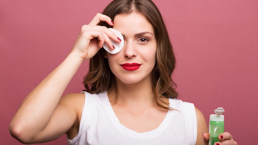 51% женщин идет на первое свидание без макияжа