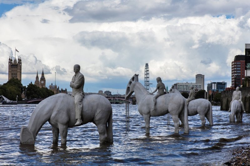 Эти скульптуры в Лондоне можно увидеть лишь дважды в день 