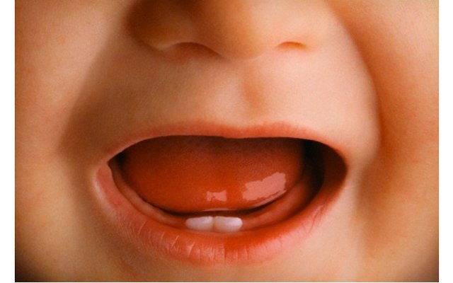 Первые зубки у вашего ребенка