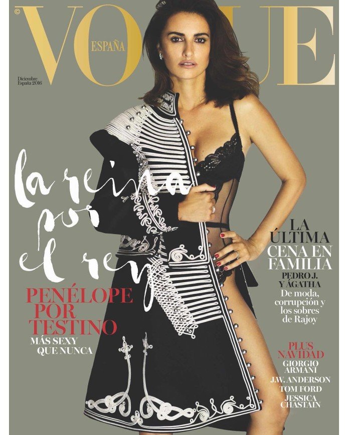 Пенелопа Крус в гусарском наряде на обложке Vogue Spain
