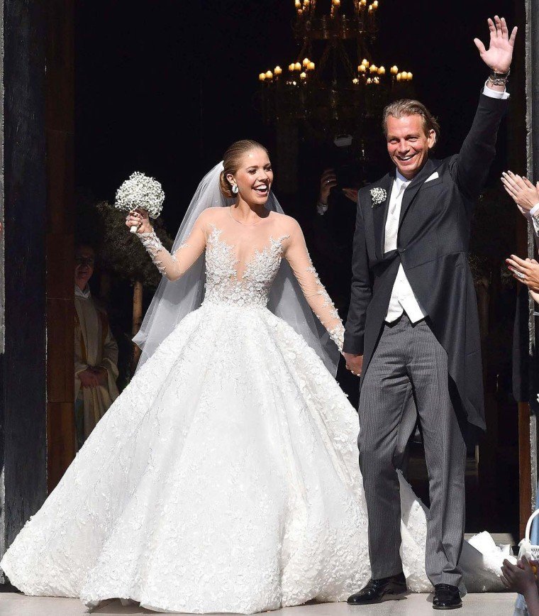 "Бедная" невеста: 46-килограммовое свадебное платье стоимостью $900 тысяч